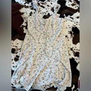 BEAUTIFUL WHITE FLORAL DAY DRESS!!